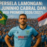 alt_text: Juninho Cabral merayakan gol barunya untuk Persela dengan semangat di lapangan.